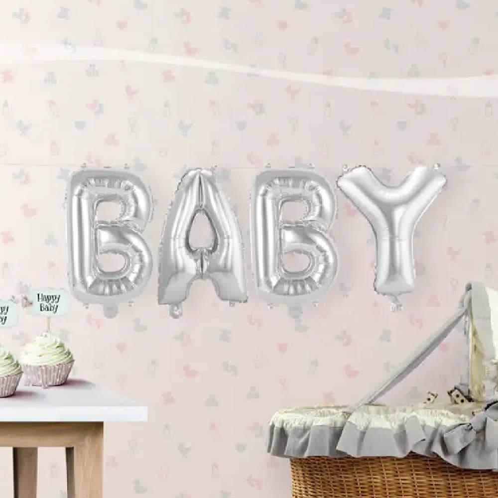 Babykamer met cupcakes wiegje en folieballon baby zilver