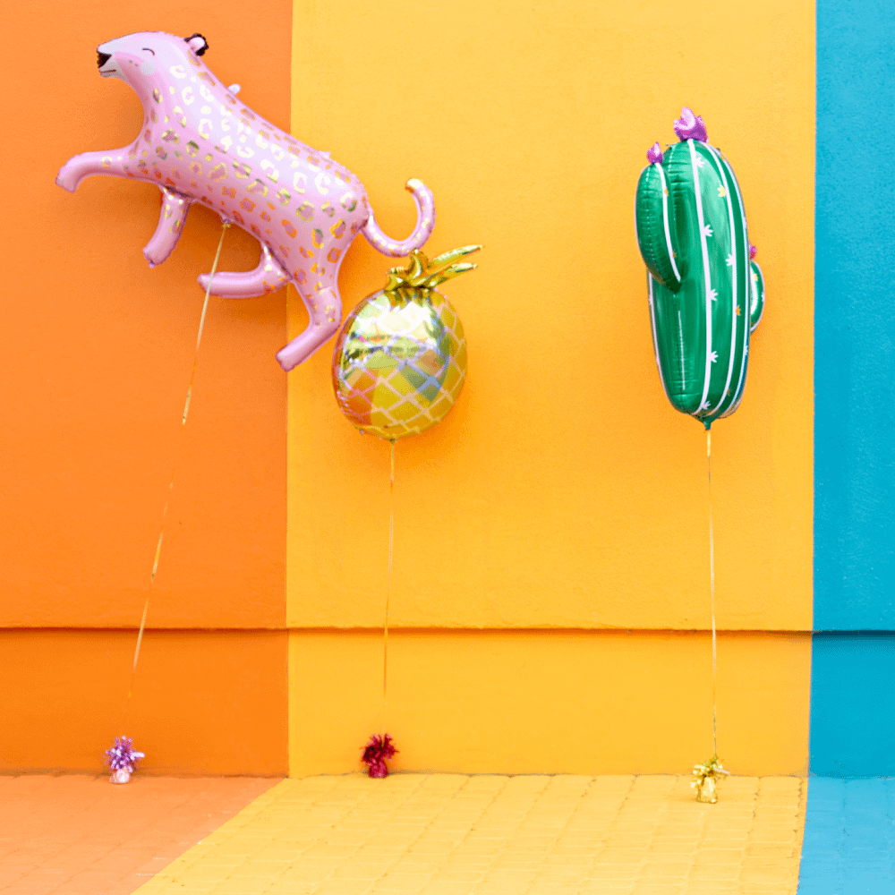 Ballonnen in de vorm van een cactus, luipaard en ananas