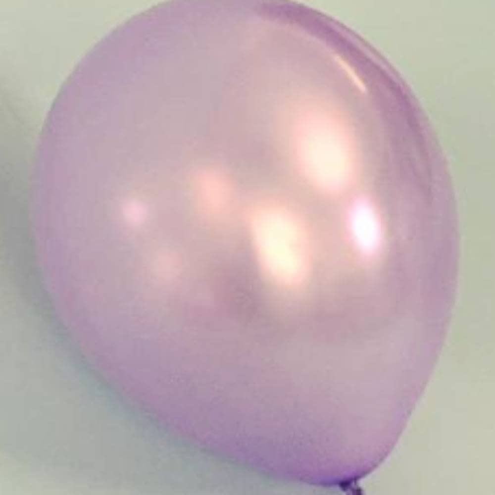 Metallic ballon is het lichtpaars op een lichtgrijze achtergrond