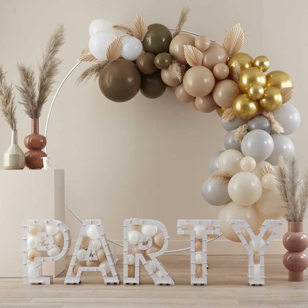 Ballonnenboog met Nude tinten en goud en ballonstandaard party