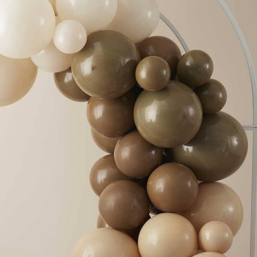 Ballonnenboog in bruine en nude kleuren