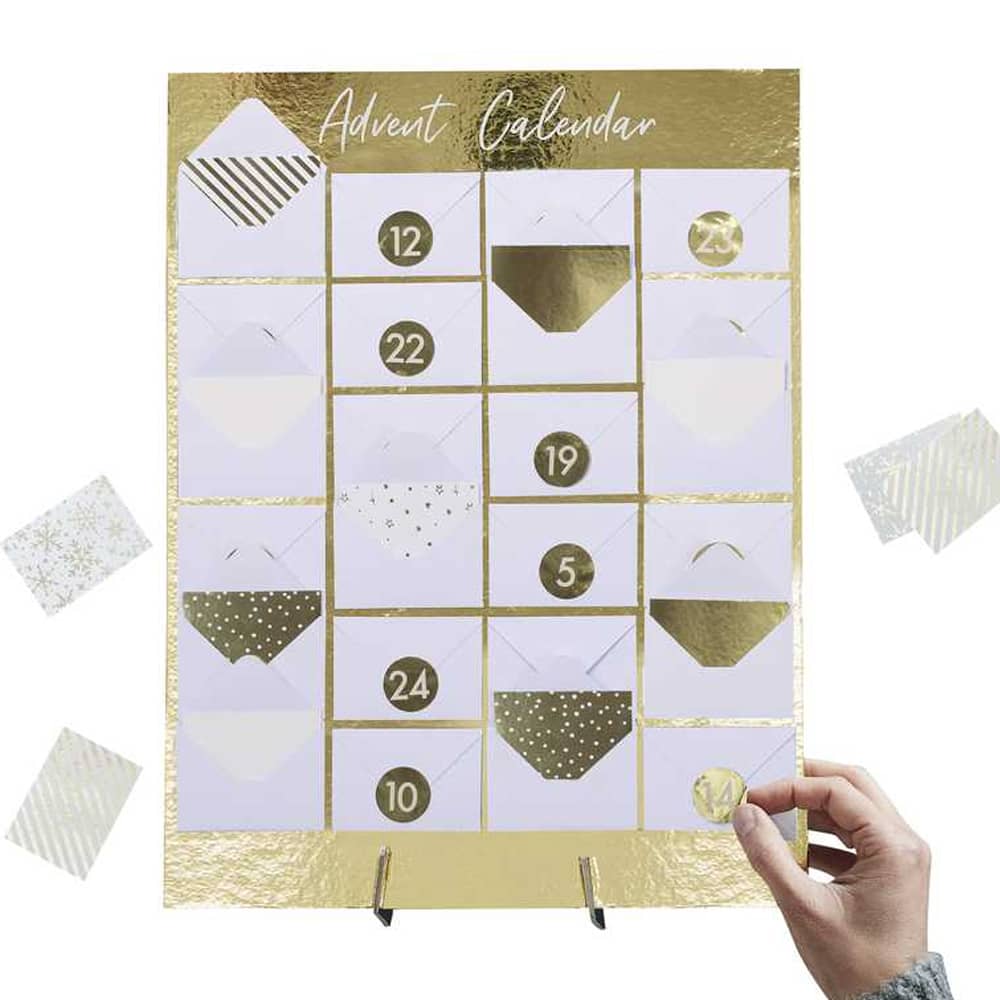 Gouden adventkalender met kleine envelopjes
