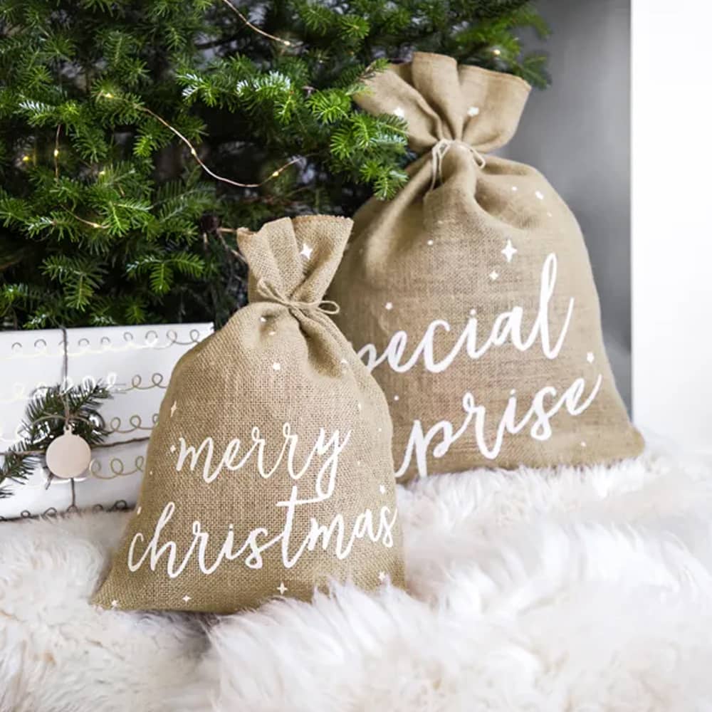 Twee jute zakken met Merry christmas en special suprise