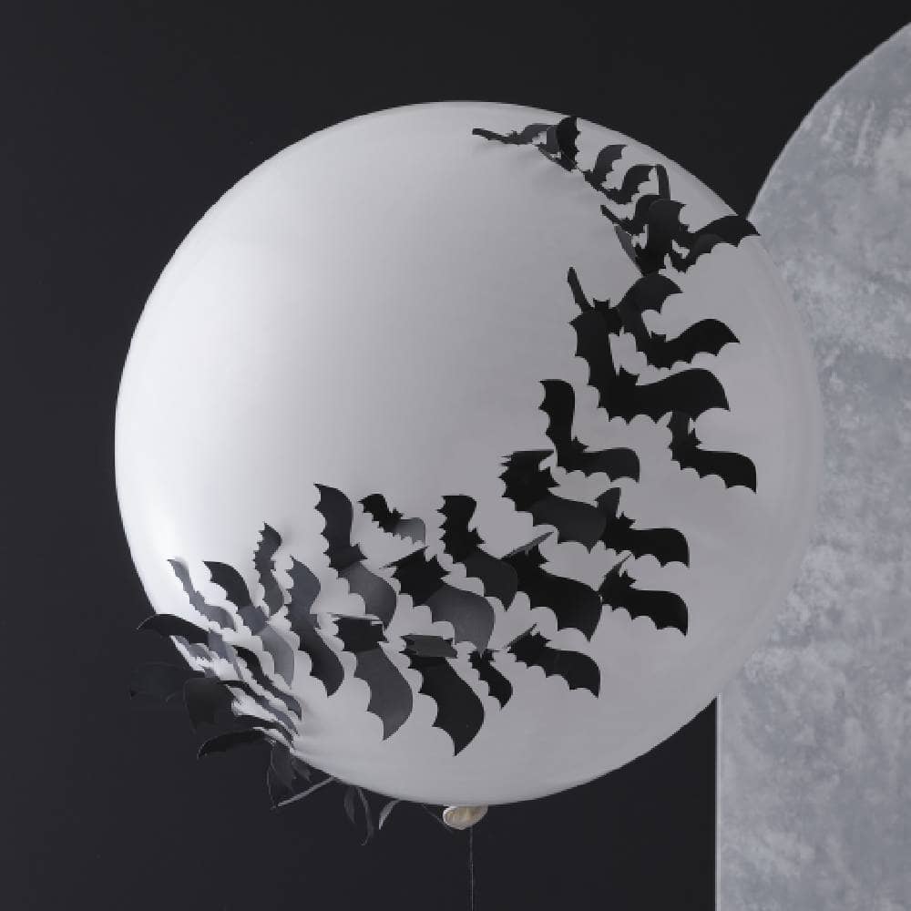 Grote witte ballon met 3D papieren vleermuizen