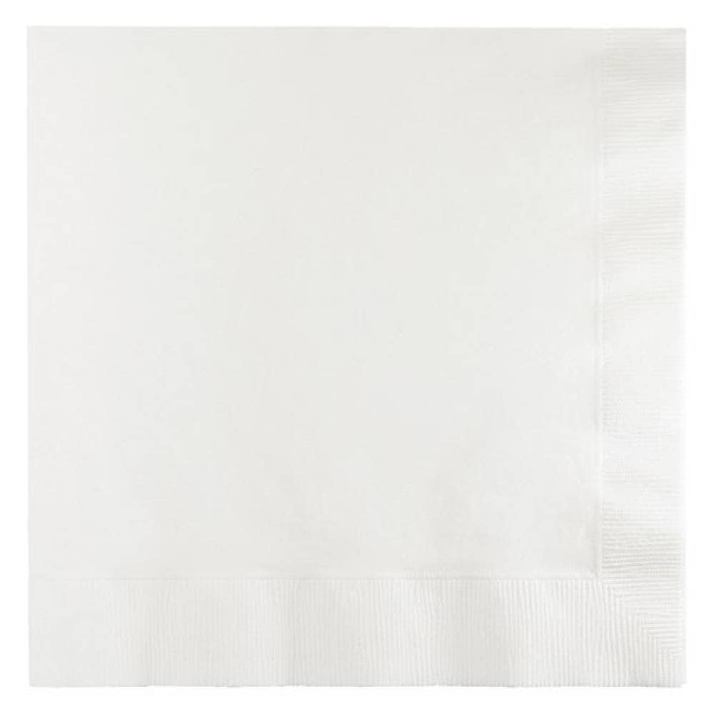 Witte servetten met een ribbelrandje op een witte achtergrond