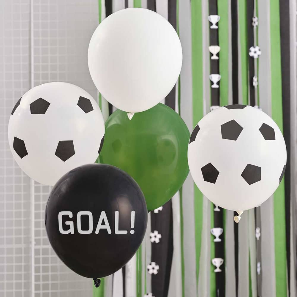 bundel met balonnen met voetbal thema