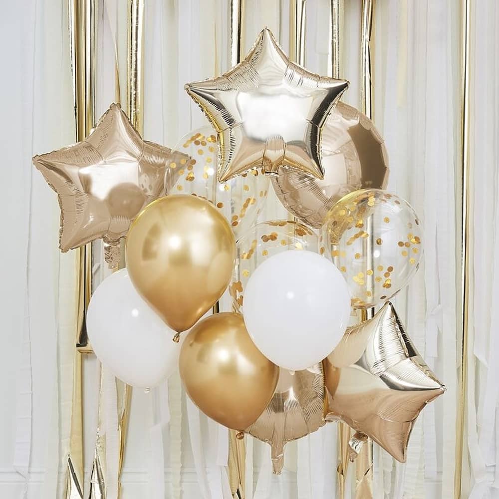 ballonnenbundel met diverse soorten gouden en witte ballonnen