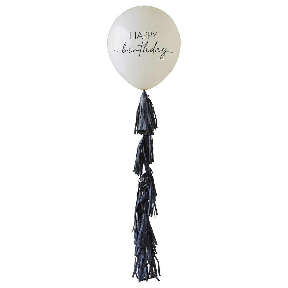 Grote ballon in het nude met zwarte tasselslinger onder de ballon