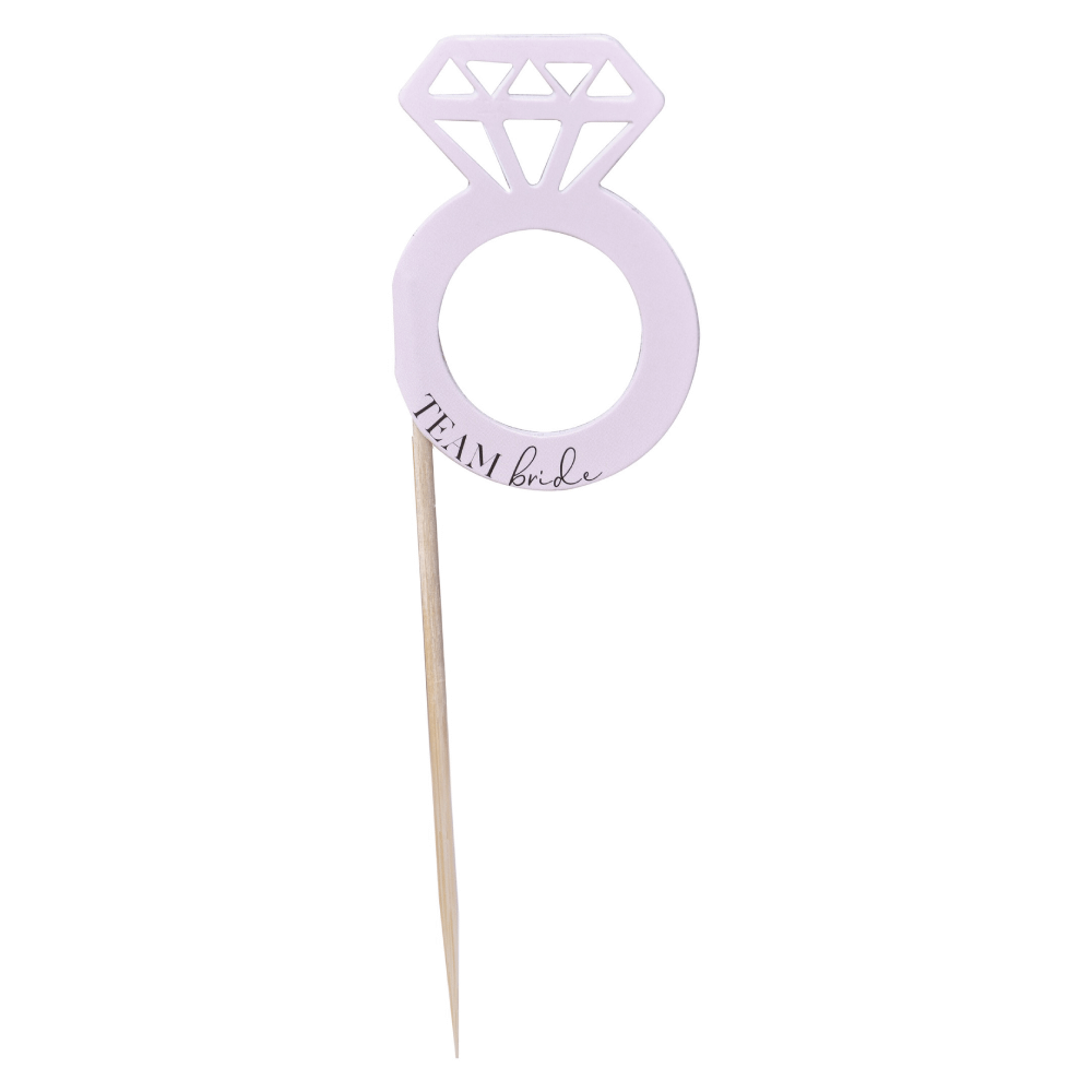 Cupcaketopper in de vorm van een ring met diamant in het lichtroze