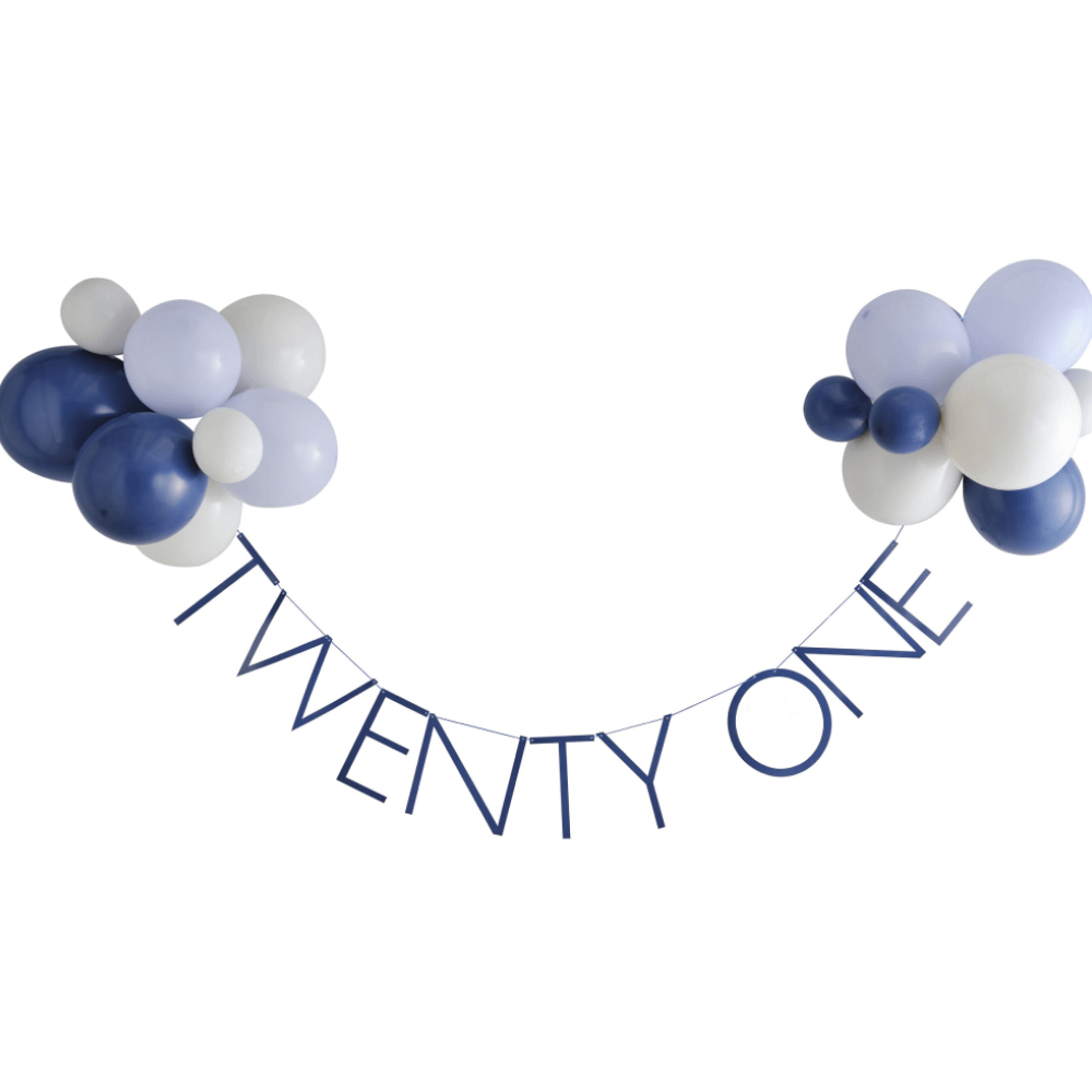 21 jaar set met letterslingers en ballonnen in het blauw