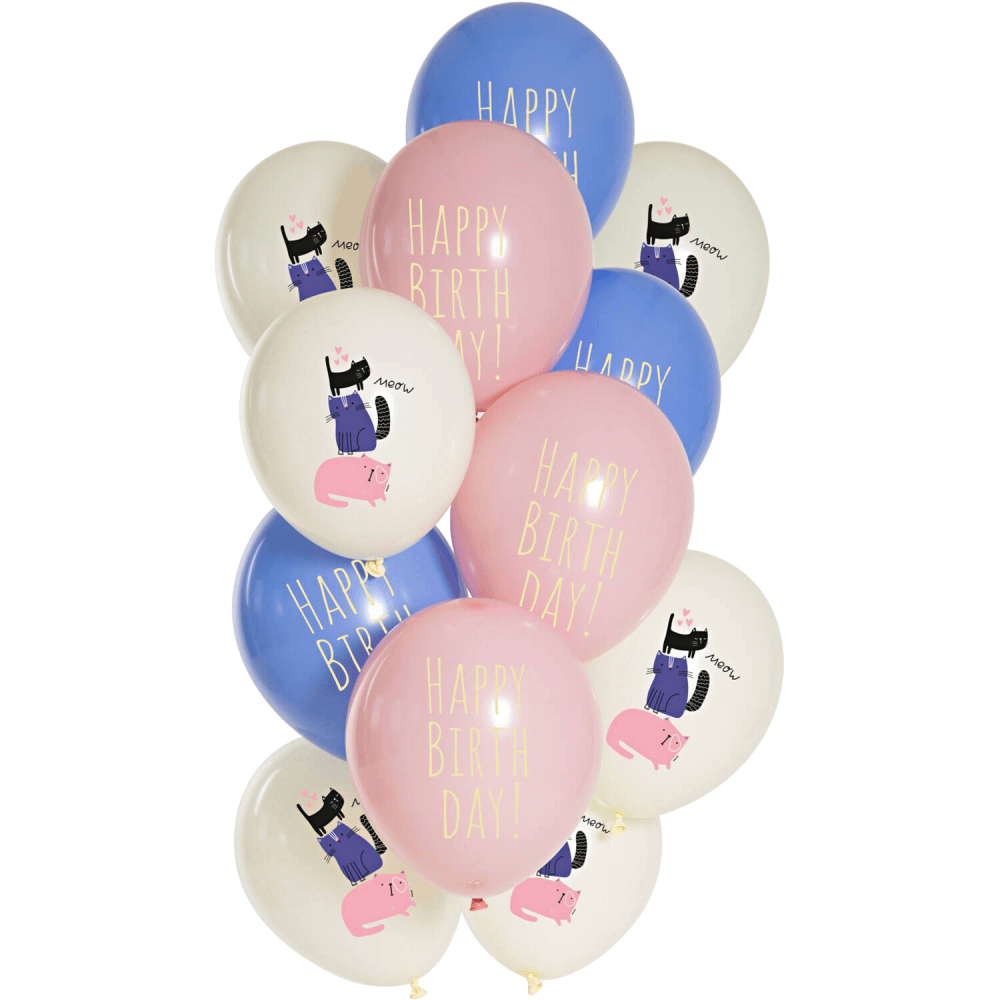 Ballonnen in het roze en paars met de witte tekst happy birthday en witte ballonnen bedrukt met katten in het paars, zwart en roze