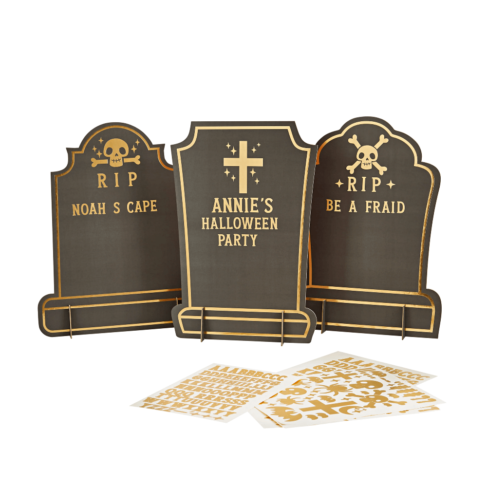 Personaliseerbare welkomstborden in de vorm van een grafsteen met gouden tekst