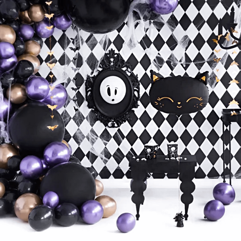 Paarse en zwarte halloween versiering