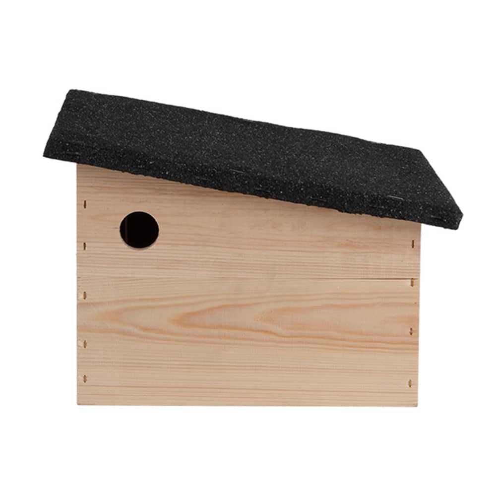 Huisje voor egels met schuin bitumen dak achterkant