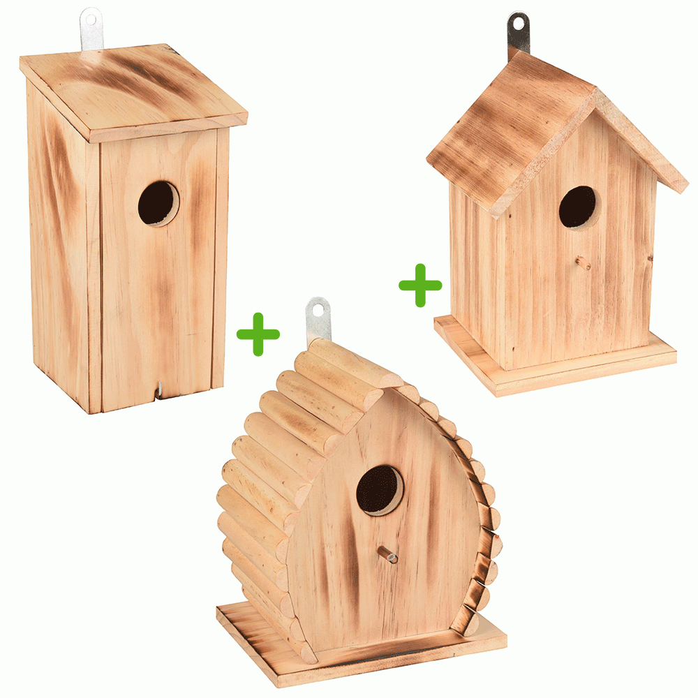 drie nestkasten in verschillende stijlen met gevlamd hout