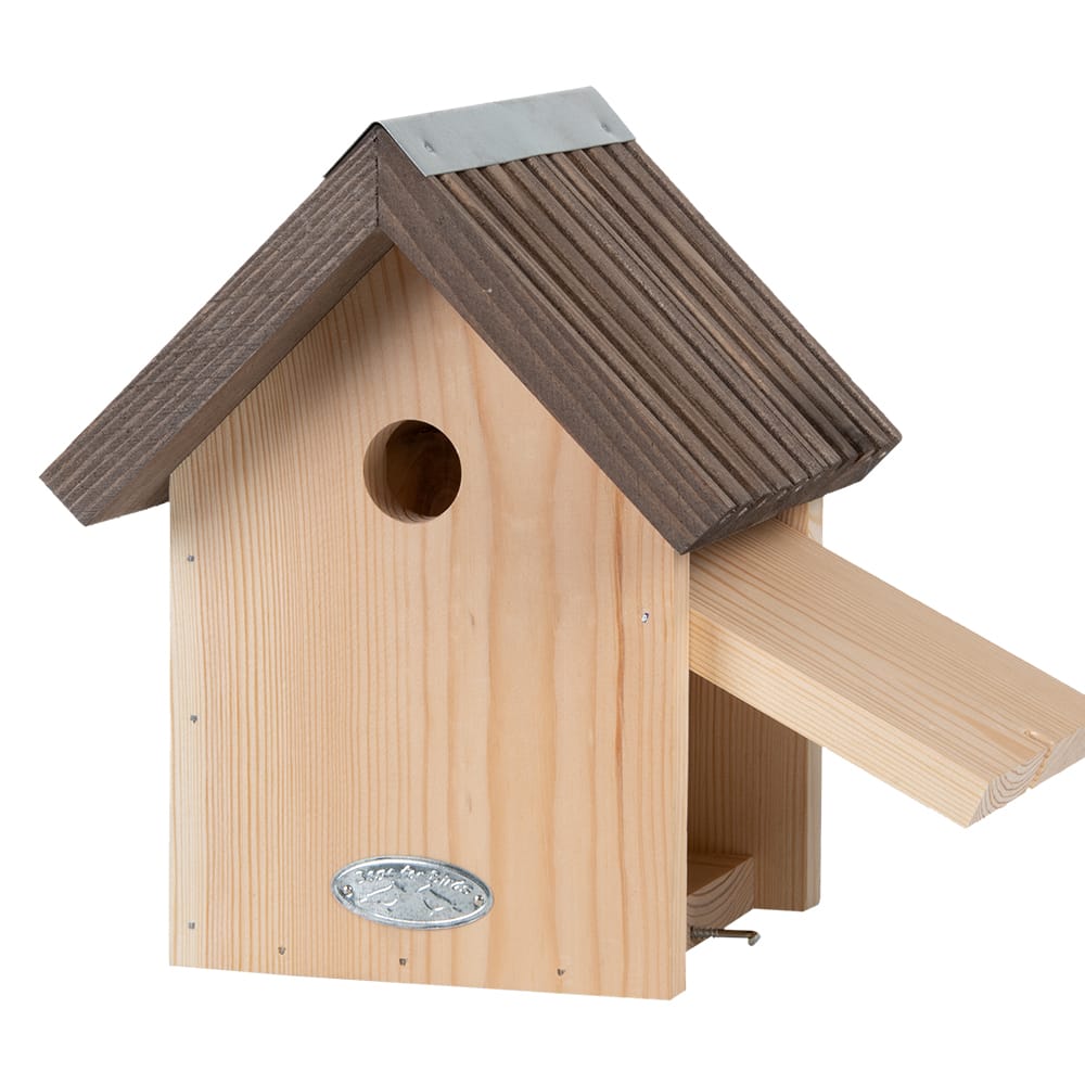 huisje voor vogels met donkerbruin geribbeld dak met zinken plaatje met openbare zijkant