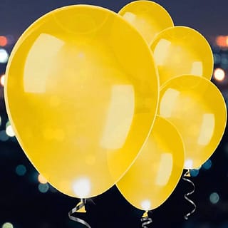 Vijf goudkleurige ballonnen met een lampje erin
