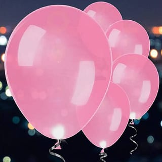Vijf roze ballonnen met daarin een lampje
