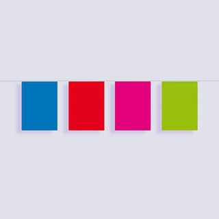 Vier rechthoekige vlaggetjes in diverse kleuren