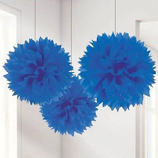 Drie donkerblauwe pompoms