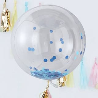 Grote transparante ballon met daarin blauwe confetti en een tassel aan de onderkant
