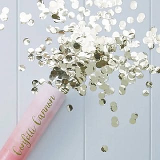 Roze party popper met gouden confetti die eruit komt