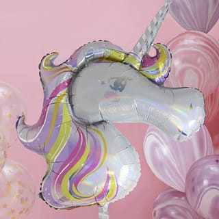 Folieballon in de vorm van een unicorn hoofd en andere roze ballonnen
