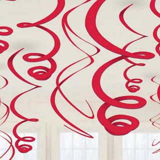 Meerdere rode swirls in een kamer