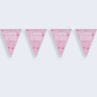Roze vlaggetjes 'Happy Birthday' op lichtgrijze achtergrond