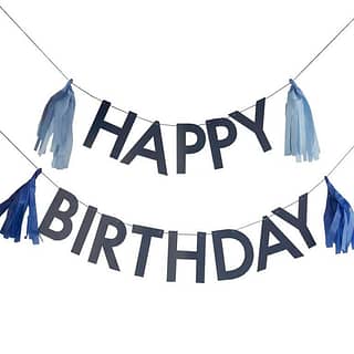 Letter banner in het donkerblauwe met de tekst Happy Birthday
