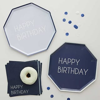 Donkerblauw en lichtblauw bordje met happy birthday erop