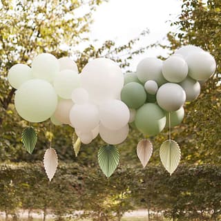 Ballonnenkit met Saliegroene ballonnen & papieren palmbladeren