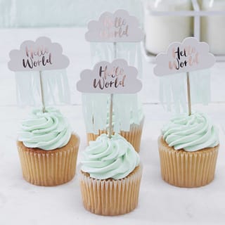 Cupcakes met cupcake toppers in de vorm van een wolk met hello world erop