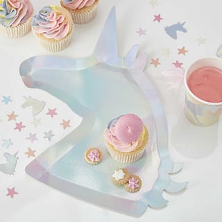 unicorn vormig bordje met holografisch effect met koekjes en cupcakes