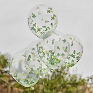 ballonen gevuld met confetti in de vorm van palmbladeren