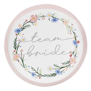 wit bordje met roze rand en de tekst team bride en een bloemenkrans