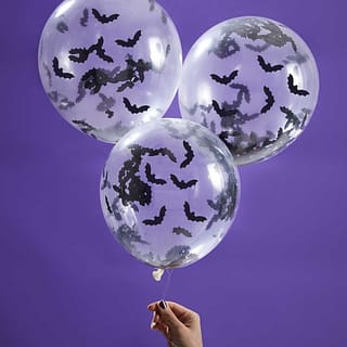 Drie transparante ballonnen met vleermuizen erin