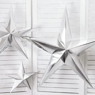 Drie zilveren sterren in verschillende formaten