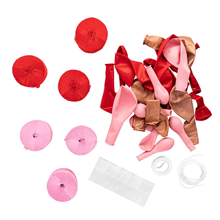 Streamers en ballonnen in het roze, rood en rose goud