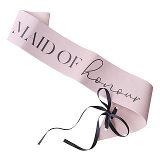 Lichtroze sjerp met de tekst maid of honour en een zwart lint