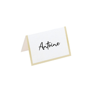 Wit tafelkaartje met gouden rand en de zwarte naam Antoine