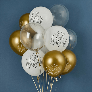 Witte en gouden ballonnen voor Suikerfeest zweven voor een donkerblauwe achtergrond
