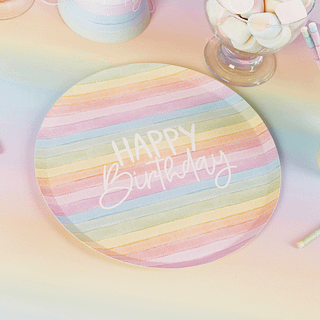 Regenboog bordjes in pasteltinten met witte tekst happy birthday