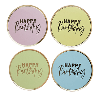Bordjes in pasteltinten roze, geel, groen en blauw met een gouden rand en tekst happy birthday