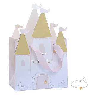 Cadeautasjes in de vorm van een kasteel in het lichtroze en goud staan op een wit tafelkleed in een grasveld