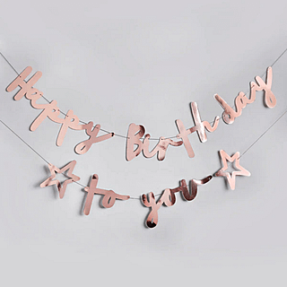 rose gouden letterbanner met de tekst happy birthday to you en twee sterretjes