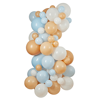 ballonnenboog met blauwe, witte en nude ballonnen