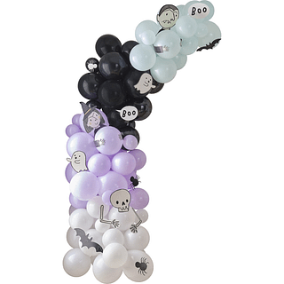 Ballonnenboog met mint, lila, witte en zwarte ballonnen en figuurtjes bestaande uit een vampier, heks, spook en skelet