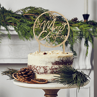 Houten taart topper met de tekst merry christmas zit in dezelfde taart als alle andere toppers van hootyballoo
