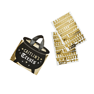 Cadeautasjes in de vorm van een zwart keteltje met gouden stickers om het te personaliseren